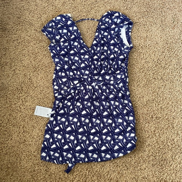 NWT DR2 blue and white geo printed romper size large - Picture 3 of 4